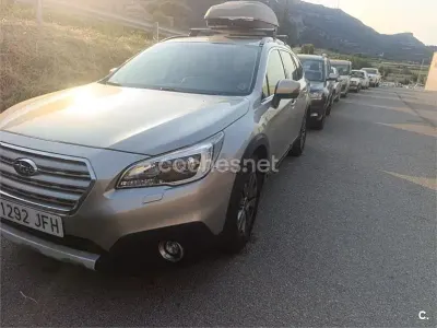 Usado Subaru Outback 150 CV (110 kW) 2015 Gris / plata Familiar