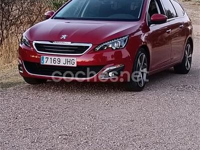 Usado Peugeot 308 SW Allure 130 CV (95 kW) 2015 Rojo Familiar