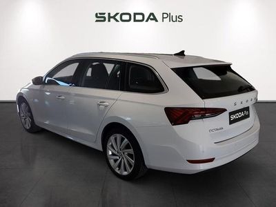 Blanco Usado 2022 Skoda Octavia Ambition Familiar | 27.850 € (Precio justo)