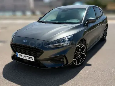 Usado Ford Focus ST-Line 125 CV (91 kW) 2019 Gris / plata Berlina