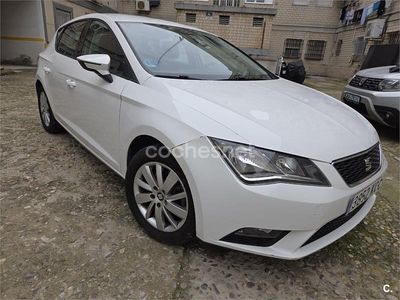 Usado Seat Leon Style Plus 110 CV (80 kW) 2017 Blanco Berlina