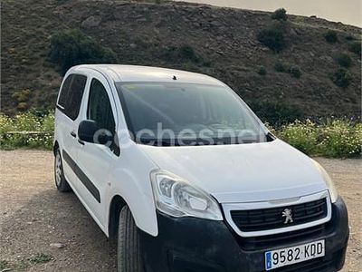 Usado Peugeot Partner Tepee Access 75 CV (55 kW) 2016 Blanco Monovolumen