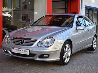 Usado Mercedes C160 Sport Edition 122 CV (89 kW) 2006 Gris / plata Coupe