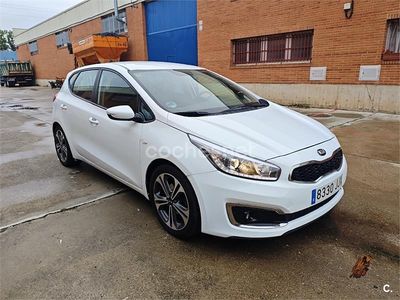 Usado Kia Ceed 100 CV (73 kW) 2015 Blanco Utilitario