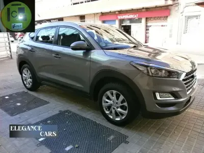 Usado Hyundai Tucson 132 CV (97 kW) 2019 Gris SUV