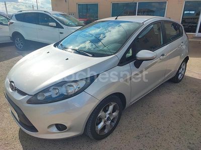 Gris / plata Usado 2011 Ford Fiesta Berlina | 8500 €