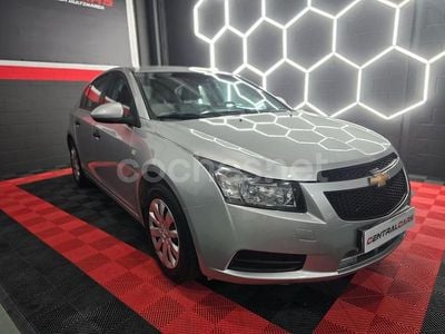 Gris / plata Usado 2012 Chevrolet Cruze LS Berlina | 6990 € (Precio justo)