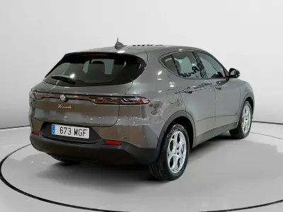Usado Alfa Romeo Tonale Super 131 CV (96 kW) 2023 Gris SUV