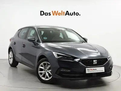 Usado Seat Leon Style 130 CV (95 kW) 2022 Gris