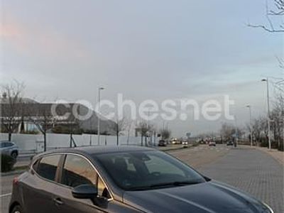 Usado Renault Clio V Zen 100 CV (73 kW) 2021 Gris / plata Berlina