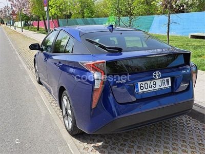 Używany Toyota Prius 122 KM (89 kW) 2016 Niebieski Sedan/Limuzyna