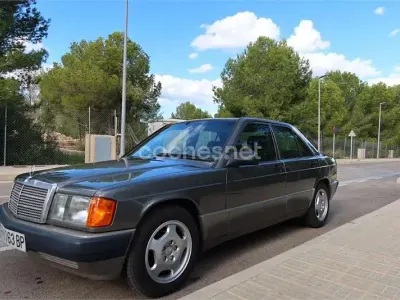 Usado Mercedes 190 109 CV (80 kW) 1993 Gris / plata Berlina
