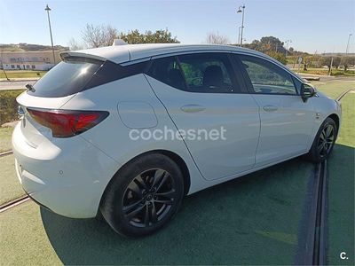 Usado Opel Astra 125 CV (91 kW) 2019 Blanco Berlina