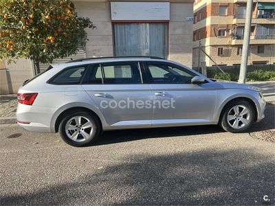 Usado Skoda Superb Ambition 150 CV (110 kW) 2019 Gris / plata Familiar