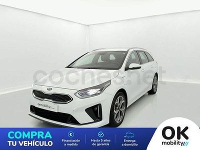 Usado Kia Ceed 136 CV (100 kW) 2021 Rojo Utilitario