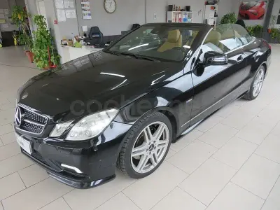 Käytetty Mercedes E200 Elegance 184 HP (135 kW) 2010 Musta Avoauto