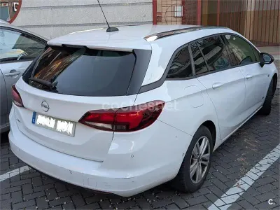 Usado Opel Astra Business Elegance 145 CV (106 kW) 2021 Blanco Familiar