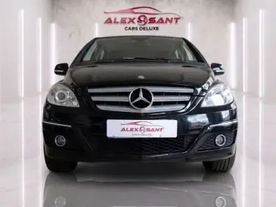Usado Mercedes B200 136 CV (100 kW) 2012 Negro Utilitario