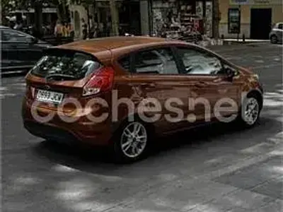 Usado Ford Fiesta Titanium 82 CV (60 kW) 2015 Marrón Utilitario