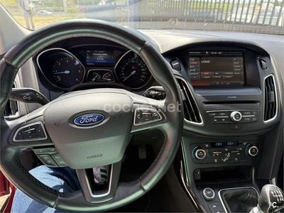 Usado Ford Focus Titanium 120 CV (88 kW) 2015 Granate Berlina