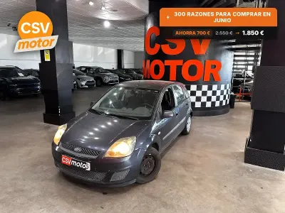 Usado Ford Fiesta Trend 70 CV (51 kW) 2008 Gris / plata Utilitario