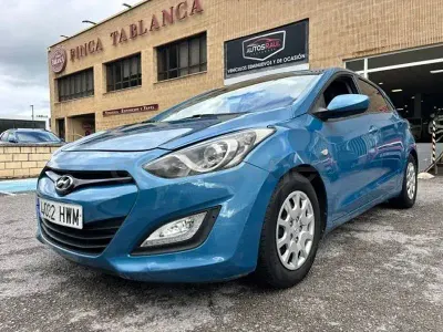 Usado Hyundai i30 GO! 90 CV (66 kW) 2014 Azul Berlina