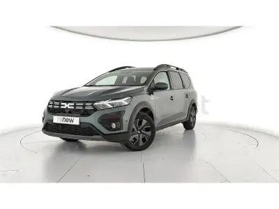 Usado Dacia Jogger Expression 110 CV (80 kW) 2025 Verde Monovolumen