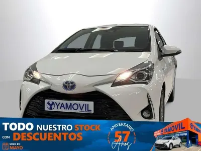 Usado Toyota Yaris Hybrid Active 99 CV (72 kW) 2019 Blanco Utilitario