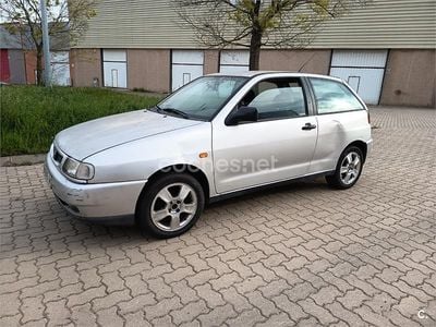 Usado Seat Ibiza 60 CV (44 kW) 1999 Gris / plata Utilitario