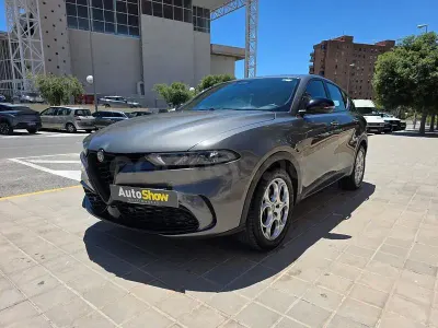 Usado Alfa Romeo Tonale Sprint 130 CV (95 kW) 2022 Gris / plata SUV