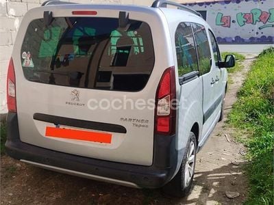 Usado Peugeot Partner Tepee Active 120 CV (88 kW) 2016 Gris / plata Monovolumen