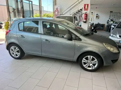 Usado Opel Corsa 86 CV (63 kW) 2010 Plateado Utilitario