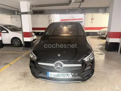 Usado Mercedes B180 136 CV (100 kW) 2021 Negro Utilitario