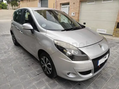 Usado Renault Scénic III Dynamique 130 CV (95 kW) 2011 Gris / plata Monovolumen