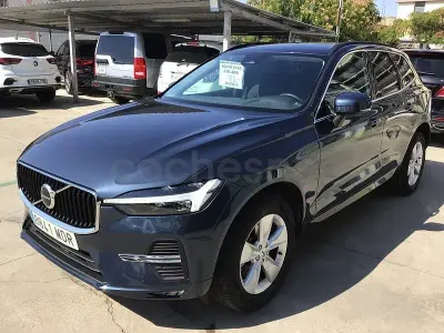 Usado Volvo XC60 Kinetic 181 CV (133 kW) 2023 Gris / plata SUV