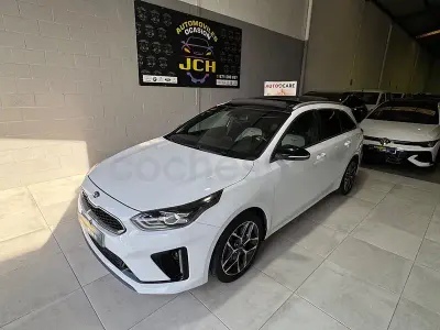 Usado Kia Ceed GT GT-Line 120 HP (88 kW) 2019 Branco Sedan