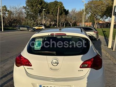 Usado Opel Astra Selective 110 HP (80 kW) 2011 Branco Sedan