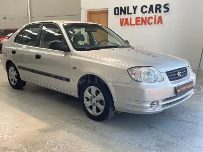 Usado Hyundai Accent 83 CV (61 kW) 2004 Gris / plata Berlina