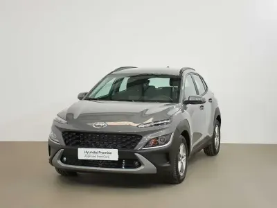 Usado Hyundai Kona 120 CV (88 kW) 2022 Gris / plata SUV
