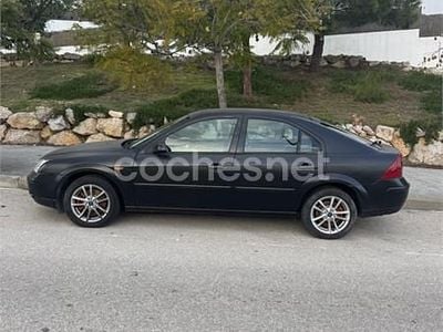 Usado Ford Mondeo Trend 115 CV (84 kW) 2001 Negro Berlina
