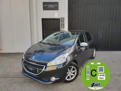 Usado Peugeot 208 Active 82 CV (60 kW) 2015 Gris / plata Utilitario