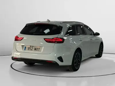 Usado Kia Ceed Style 101 CV (74 kW) 2025 Blanco Utilitario