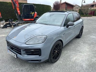 Usado Porsche Cayenne 470 CV (345 kW) 2024 Gris / plata SUV
