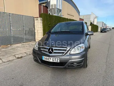 Begagnad Mercedes B180