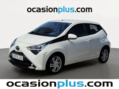 Usado Toyota Aygo X-play 69 CV (50 kW) 2015 Blanco Utilitario