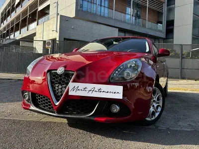 Usado Alfa Romeo Giulietta Super 120 CV (88 kW) 2016 Rojo Utilitario