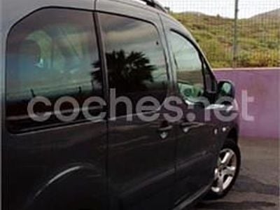 Usado Peugeot TePee Outdoor 92 CV (67 kW) 2014 Gris / plata Monovolumen