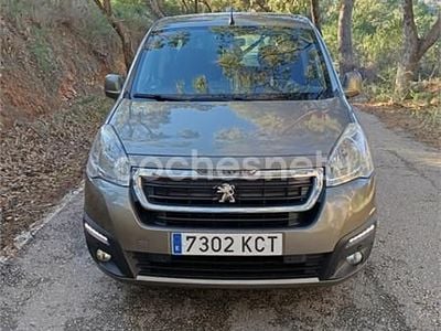 Usado Peugeot Partner Tepee Active 100 CV (73 kW) 2016 Marrón Monovolumen