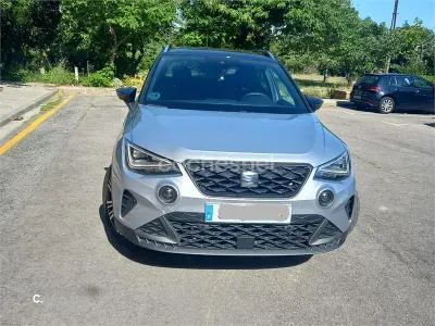 Usado Seat Arona FR 110 CV (80 kW) 2023 Gris / plata SUV