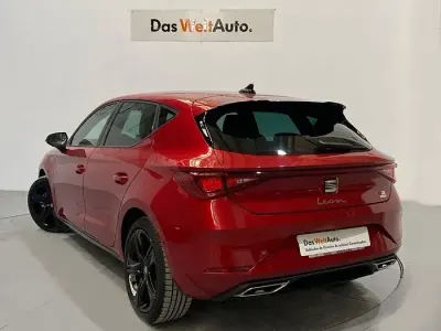 Usado Seat Leon FR 204 CV (150 kW) 2025 Rojo Berlina